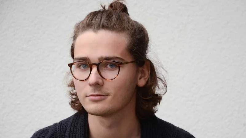Lies hier wie Paul seine Eignungsprüfung an der FH Düsseldorf durch unseren Mappenvorbereitungskurs bestanden hat. Erarbeite mit uns deine perfekte Mappe. 