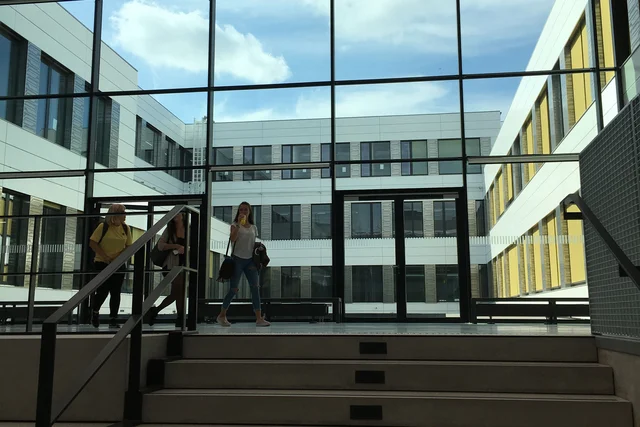 In unseren Mappenkursen bereiten wir euch perfekt auf die Mappenprüfung Design vor. So startet ihr perfekt ins Studium.