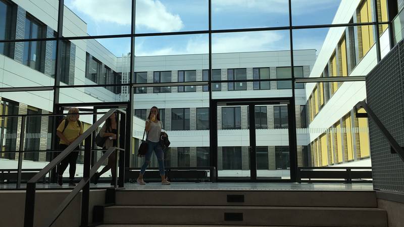 In unseren Mappenkursen bereiten wir euch perfekt auf die Mappenprüfung Design vor. So startet ihr perfekt ins Studium.