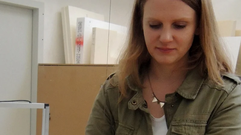 Claudia konnte mit ihren Rucksack-Konzepten in ihrer Produktdesign Bewerbungsmappe punkten. So hat sie es geschafft.