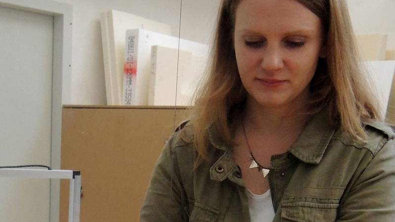 Claudia konnte mit ihren Rucksack-Konzepten in ihrer Produktdesign Bewerbungsmappe punkten. So hat sie es geschafft.