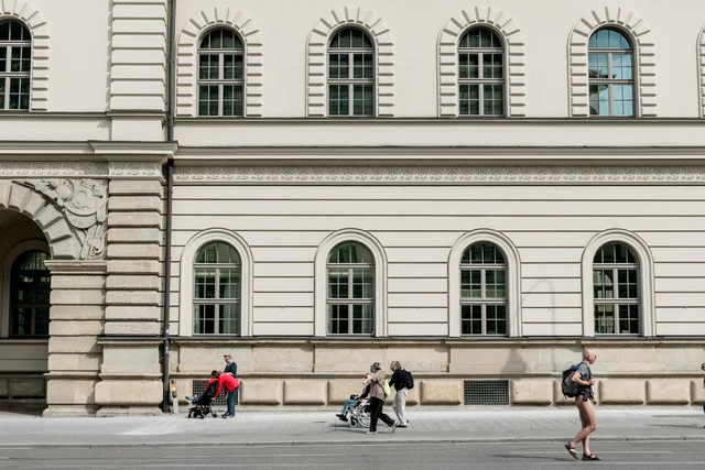Mit unserem Mappenkurs Architektur in München bereiten wir dich perfekt auf die Eignungsprüfung vor