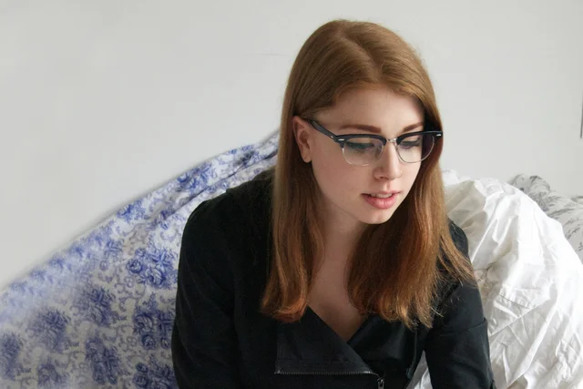Erfahre wie Amira mit ihrer Bewerbungsmappe für Kommunikationsdesign an der FH Düsseldorf eine der Bestnoten erhalten hat. Erstelle mit uns deine individuelle Kommunikationsdesign-Mappe.