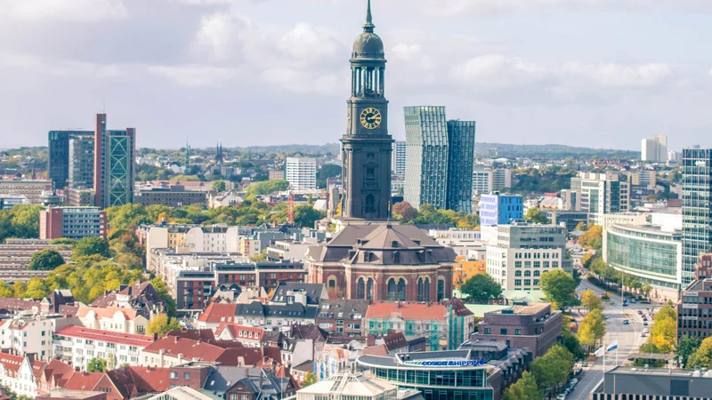 In deinem Mappenkurs Mode Design Hamburg erstellen wir deine Bewerbungsmappe Mode Design