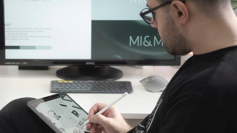 Was steckt hinter dem Studiengang Kommunikationsdesign? Wir erklären es dir.