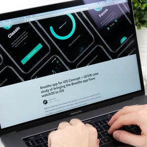 Die Internetseiten, wie wir sie kennen werden sich verändern. Zweidimensionales Webdesign wird dreidimensional. Das lernst du in deinem Digital Environments Mappenvorbereitungskurs 