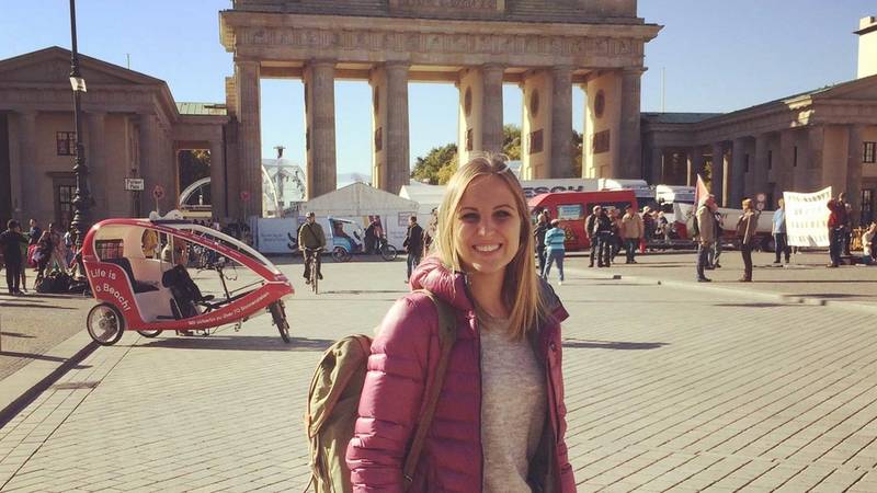 Schaue dir an wie Jacqueline mit ihrer Bewerbungsmappe Architektur an der FH Wuppertal angenommen wurde. Erstelle jetzt mit uns deine eigene für Architektur.