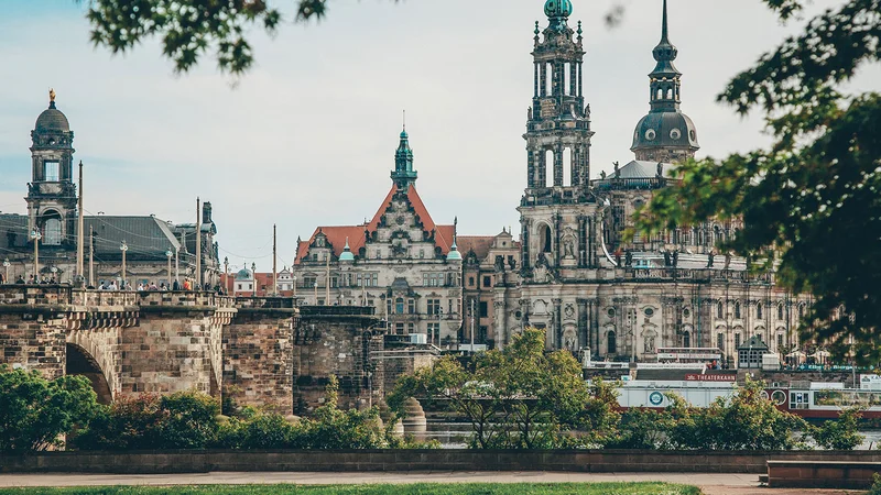 Du möchtest Bildende Kunst in Dresden studieren? Erstelle mit uns deine Kunst Bewerbungsmappe.