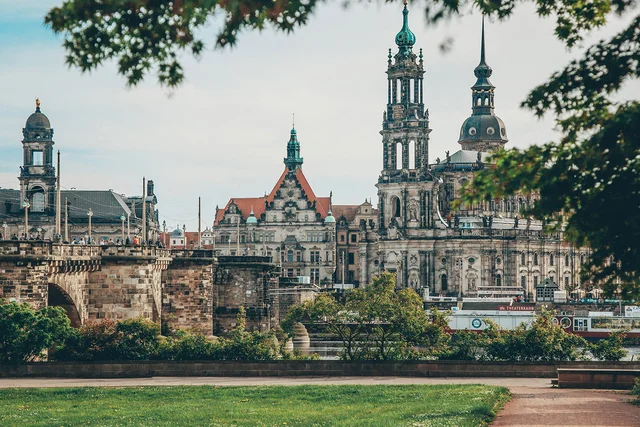 Du möchtest Bildende Kunst in Dresden studieren? Erstelle mit uns deine Kunst Bewerbungsmappe.