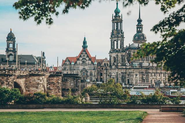 Du möchtest Bildende Kunst in Dresden studieren? Erstelle mit uns deine Kunst Bewerbungsmappe.