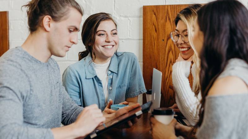 Was soll ich studieren und welches Studium passt zu mir? Die Studienberatung der Akademie Ruhr hilft dir bei der Wahl deines Studiums weiter