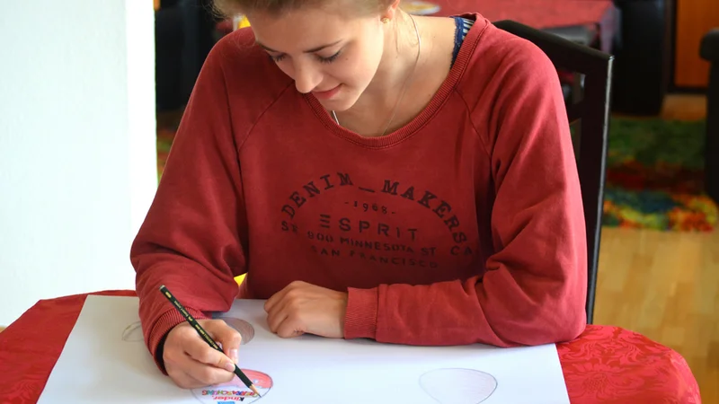 Katrin studiert Produktdesign an der Folkwang Uni in Essen. Schaue dir unser Produktdesign Mappenbeispiele an.