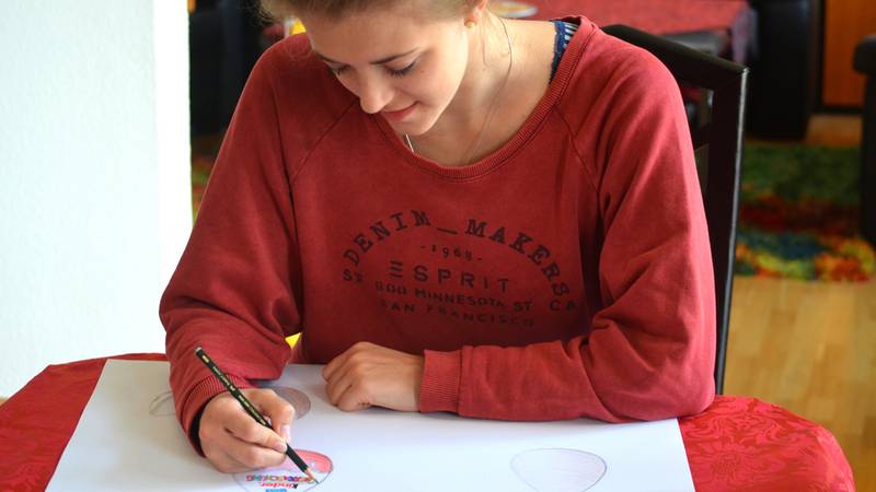 Katrin studiert Produktdesign an der Folkwang Uni in Essen. Schaue dir unser Produktdesign Mappenbeispiele an.