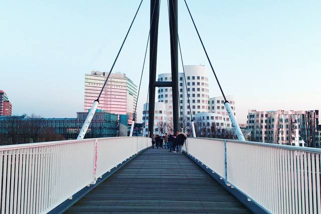 Du möchtest dich für das Architektur Studium in Düsseldorf bewerben? Dann bereite deine perfekte Mappe vor.