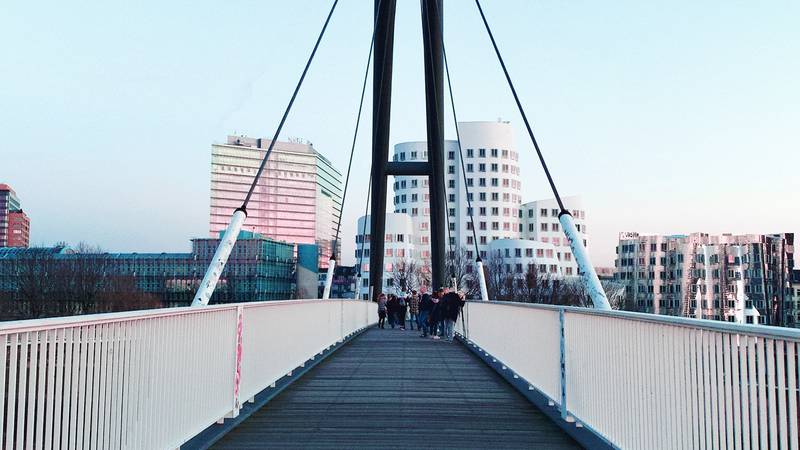 Du möchtest dich für das Architektur Studium in Düsseldorf bewerben? Dann bereite deine perfekte Mappe vor.