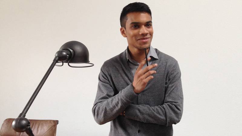 Suje hat mit uns seine Bewerbungsmappe Kommunikationsdesign erarbeitet und mit Bestnote bestanden. In unserem Mappenkurs zeigen wir dir, wie du deine eigene individuelle Mappe für Kommunikationsdesign erstellst.