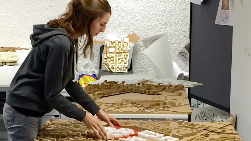 Mit unserem Mappenvorbereitungskurs für Architektur war Kristina perfekt für ihre Eignungsprüfung vorbereitet. Erstelle mit uns deine perfekte Bewerbungsmappe für Architektur.