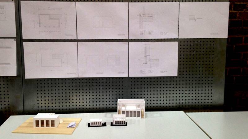 Lies hier wie Julia ihre Eignungsprüfung in Architektur bestanden hat. Mit unseren Mappenkursen für Architektur kannst auch du deine Eignungsprüfung bestehen. 