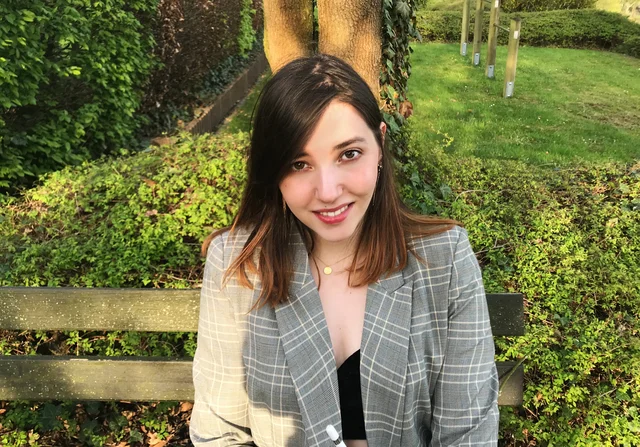 Durch unseren Mappenvorbereitungskurs konnte Laura an der FH Düsseldorf Kommunikationsdesign studieren. Wir können dich auf die Eignungsprüfung mit unserem Mappenvorbereitungskurs vorbereiten. 