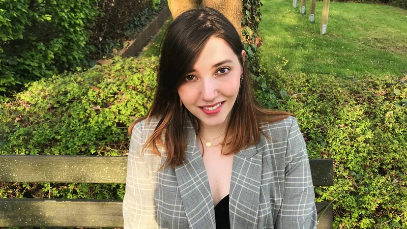 Durch unseren Mappenvorbereitungskurs konnte Laura an der FH Düsseldorf Kommunikationsdesign studieren. Wir können dich auf die Eignungsprüfung mit unserem Mappenvorbereitungskurs vorbereiten. 