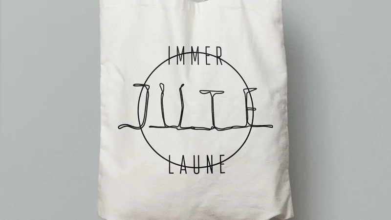 Erfahre wie Laura mit ihrer Bewerbungsmappe für Kommunikationsdesign an der HAW-Hamburg punkten konnte. Mit uns kannst du deine individuelle Kommunikationsdesign-Mappe erstellen.