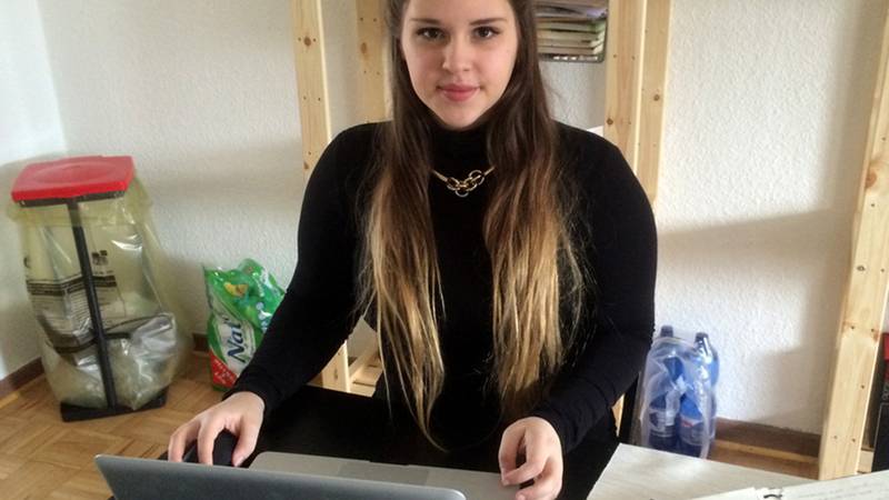 Linda studiert Kommunikationsdesign. Ihre Mappe für die Bewerbung und das Prüfungsgespräch hat sie mit uns erstellt und die Eignungsprüfung mit Bestnote bestanden.