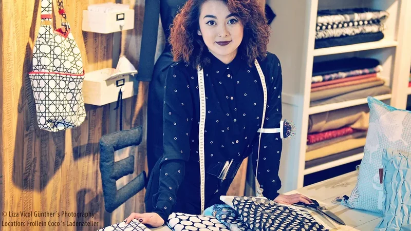 Erfahre wie Viktoria mit ihrer Mappe für Mode-Design bei der Bewerbung punkten konnte. Wir helfen dir deine perfekte Mappe für das Mode-Design-Studium zu machen.
