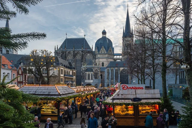 Du möchtest in Aachen Kommunikationsdesign studieren? Im Mappenkurs Kommunikationsdesign bereiten wir dich perfekt vor.