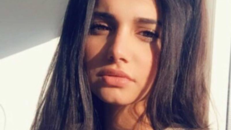 Mit uns die perfekte Mappe für das Mode Design Studium Düsseldorf erarbeiten