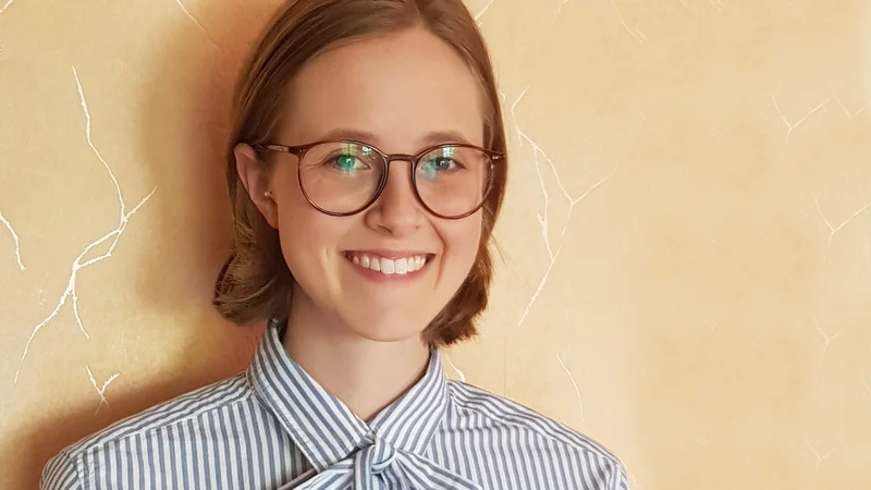 Erfahre wie Annika mit ihrer Bewerbungsmappe Retail-Design an der FH Düsseldorf eine Bestnote erhalten hat. Erstelle mit uns deine perfekte Retail-Design-Mappe. 