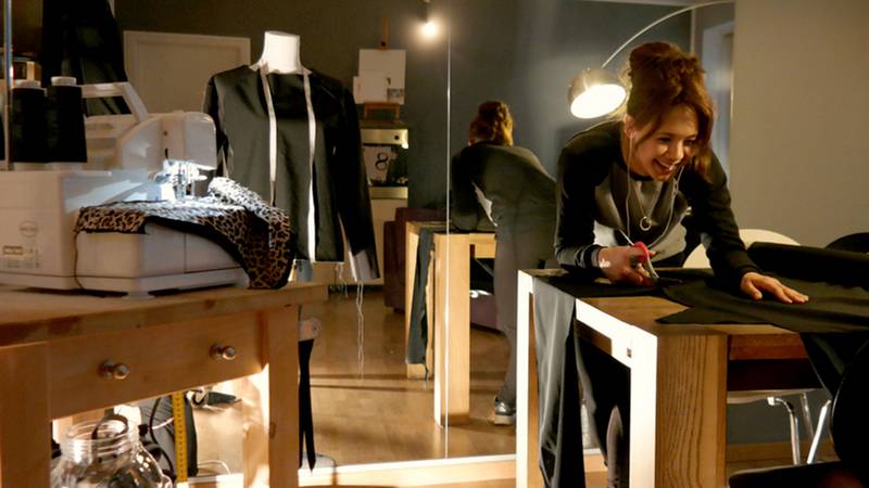 My-Loan ihre Bewerbungsmappe Mode Design mit uns erarbeitet sofort überzeugt. Wir zeigen dir in unserem Mappenkurs, wie du deine individuelle Mappe für Mode Design erstellst.